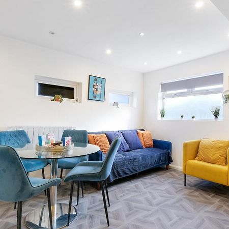 Kings House Apartment Hayes, West London Apt A Northolt  Extérieur photo